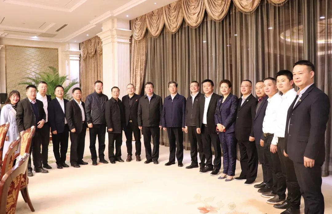 寧夏回族自治區(qū)黨委書記、人大常委會主任陳潤兒親切會見湖南民營企業(yè)代表團(tuán)