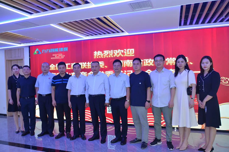 全國(guó)工商聯(lián)執(zhí)委、湖南省政協(xié)常委、湖南省山東商會(huì)黨委書記、會(huì)長(zhǎng)李濤一行蒞臨考察調(diào)研
