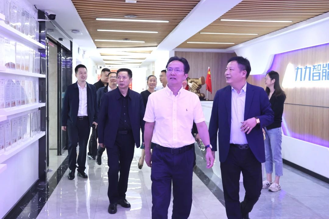 省科協(xié)黨組書記、常務(wù)副主席王瑰曙一行蒞臨九九開展調(diào)研工作