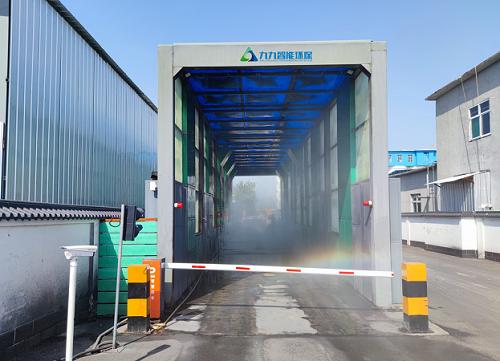 智能洗車機，解決廠區(qū)車輛揚塵污染難題，實現(xiàn)超低排放